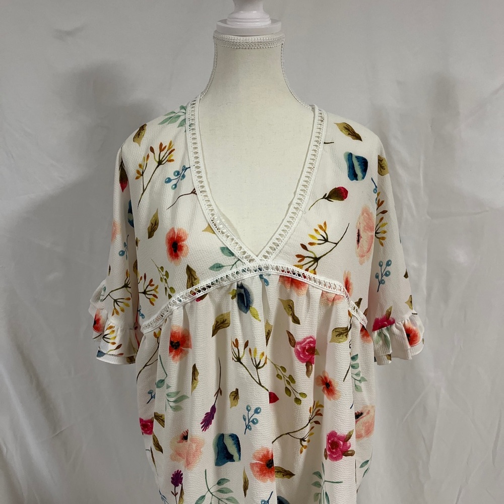 Molly Bracken Floral V-Neck Blouse M/L